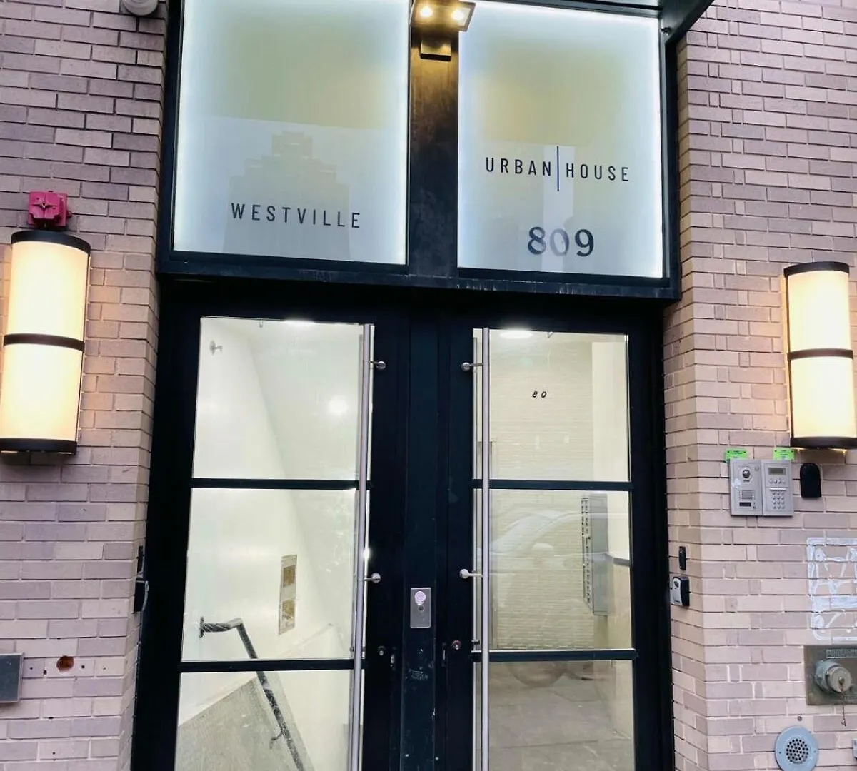 809-3B Studio With A Balcony By Columbus Circle New York Apartman