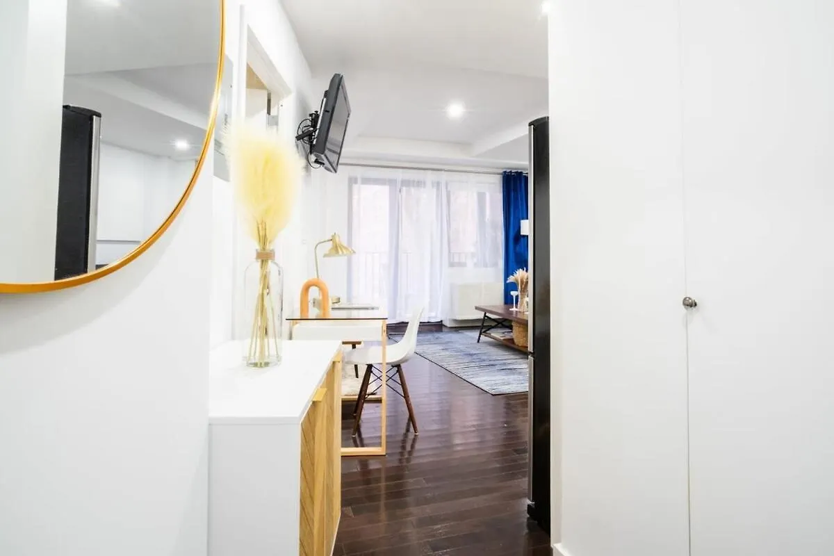 809-3B Studio With A Balcony By Columbus Circle New York Lejlighed