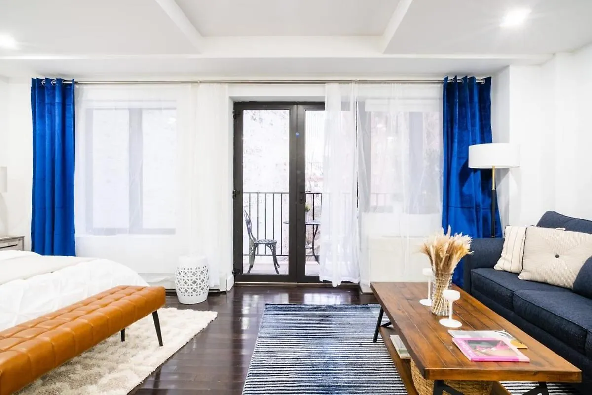 809-3B Studio With A Balcony By Columbus Circle New York Lejlighed