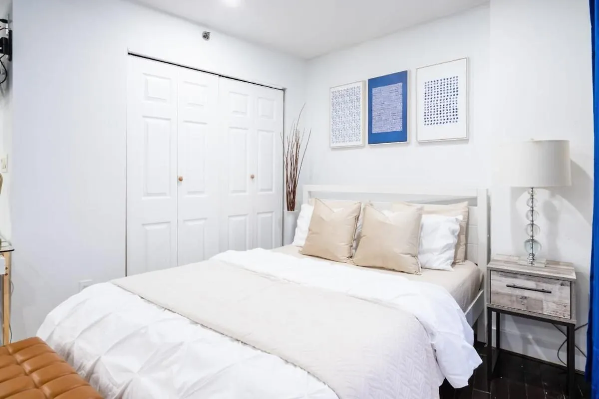 809-3B Studio With A Balcony By Columbus Circle New York Lejlighed